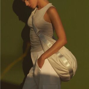 Om The Go Gym Sling Bag Alo Yoga Duffle White New with tags authentic